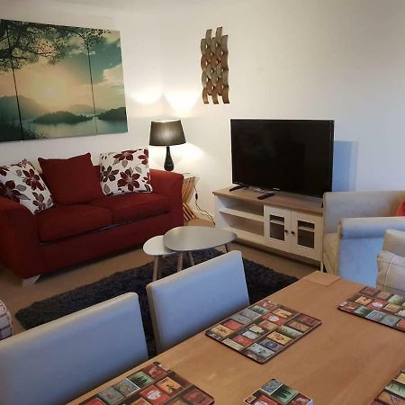 Chic Flat At Hairmyres Hospital & Train Station Appartamento East Kilbride Esterno foto