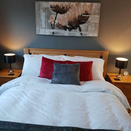 Chic Flat At Hairmyres Hospital & Train Station Appartamento East Kilbride Esterno foto