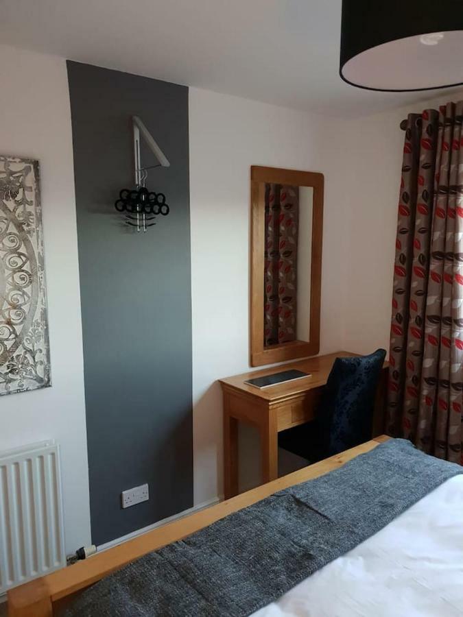 Chic Flat At Hairmyres Hospital & Train Station Appartamento East Kilbride Esterno foto