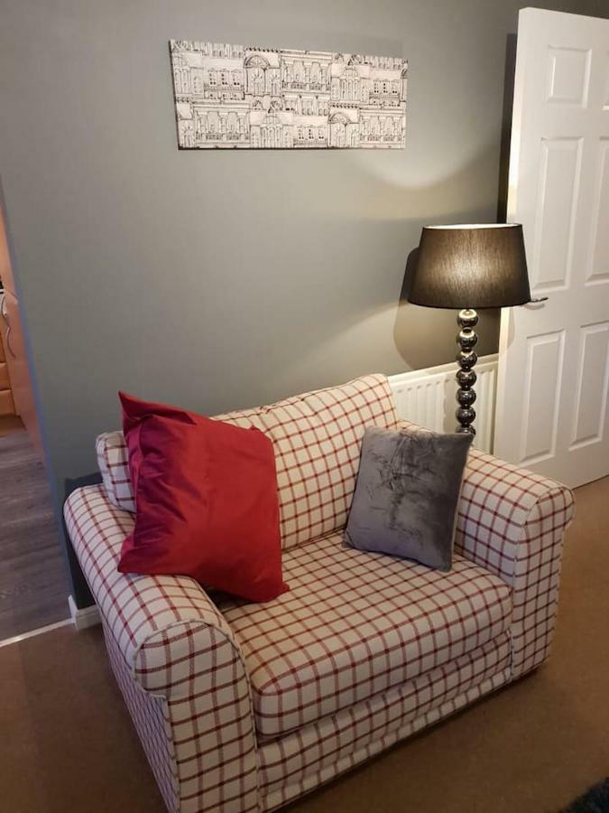 Chic Flat At Hairmyres Hospital & Train Station Appartamento East Kilbride Esterno foto