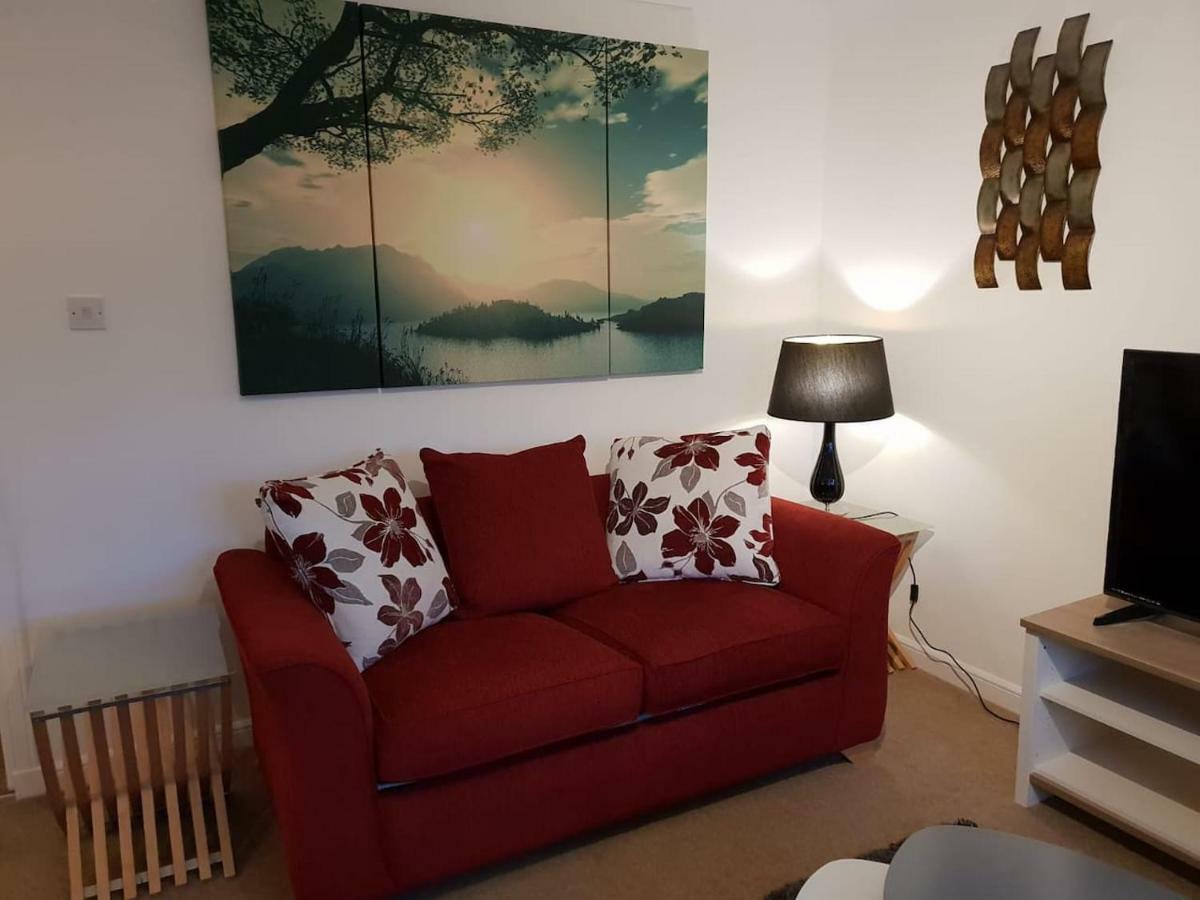 Chic Flat At Hairmyres Hospital & Train Station Appartamento East Kilbride Esterno foto