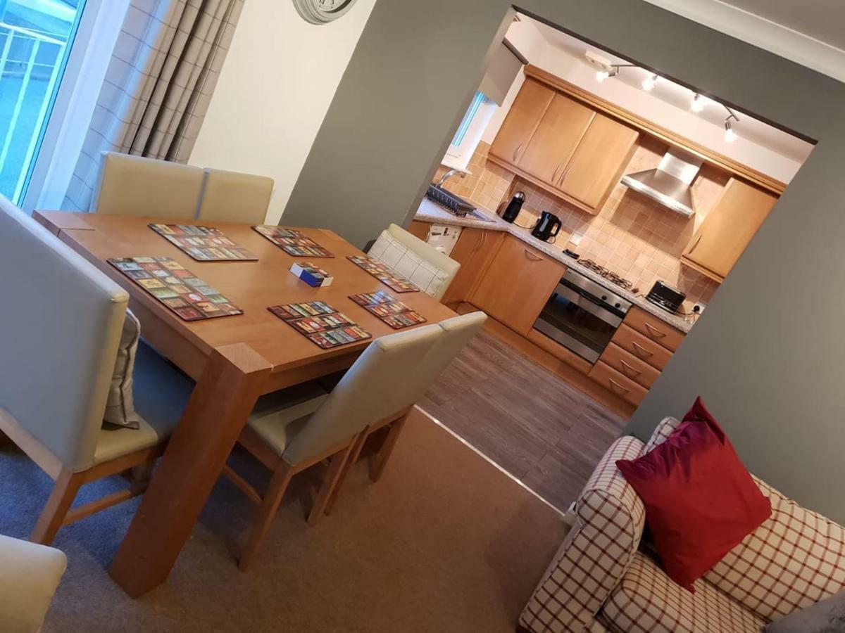 Chic Flat At Hairmyres Hospital & Train Station Appartamento East Kilbride Esterno foto