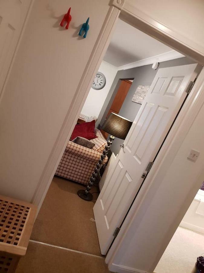 Chic Flat At Hairmyres Hospital & Train Station Appartamento East Kilbride Esterno foto