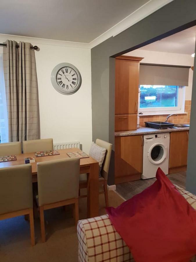 Chic Flat At Hairmyres Hospital & Train Station Appartamento East Kilbride Esterno foto