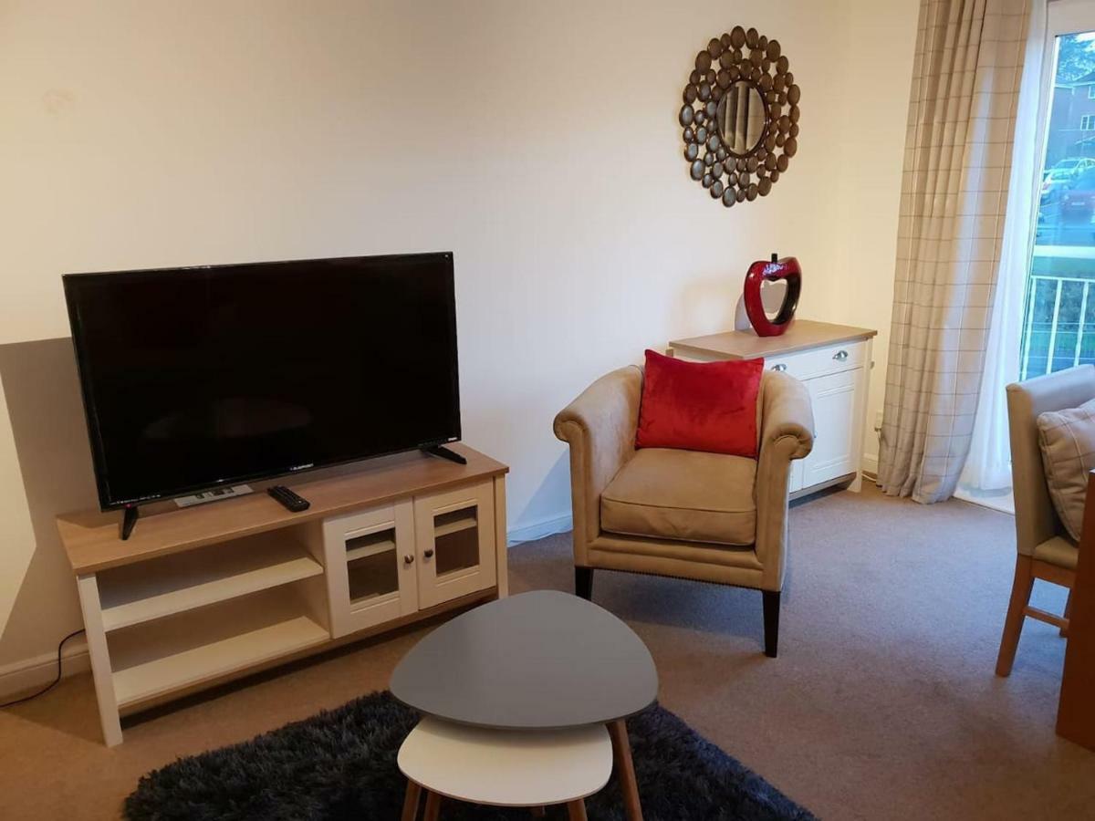 Chic Flat At Hairmyres Hospital & Train Station Appartamento East Kilbride Esterno foto